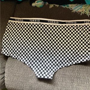 Torrid Boyshort Size 4-NWT